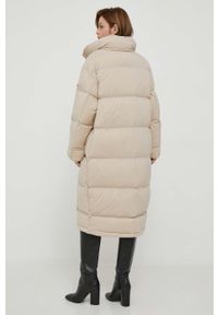 Calvin Klein kurtka puchowa damska kolor beżowy zimowa oversize. Kolor: beżowy. Materiał: puch. Sezon: zima #2