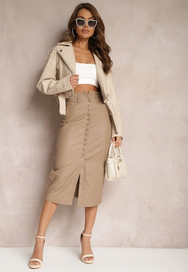 Renee - Ciemnobeżowa Spódnica z Ekoskóry High Waist z Rozcięciem i Napami z Przodu Asttia. Okazja: na co dzień. Stan: podwyższony. Kolor: beżowy. Materiał: bawełna. Sezon: zima, jesień. Styl: casual