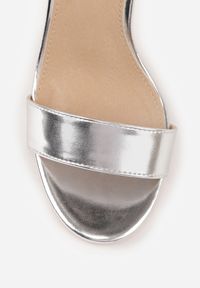 Renee - Srebrne Sandały na Słupku VICES ze Skórzaną Wkładką i Paskami Wokół Kostki Syneilla. Zapięcie: pasek. Kolor: srebrny. Materiał: skóra. Wzór: paski. Obcas: na słupku #2