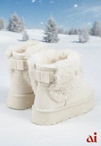 Renee - Beżowe Śniegowce z Cholewką za Kostkę Ocieplane z Futerkiem i Małą Kokardą Reinedia. Okazja: na co dzień, na spacer. Wysokość cholewki: za kostkę. Kolor: beżowy. Materiał: futro. Szerokość cholewki: normalna. Wzór: aplikacja. Sezon: jesień. Styl: casual #1