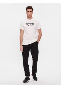 Tommy Jeans Joggery Austin DM0DM18343 Czarny Regular Fit. Kolor: czarny. Materiał: bawełna