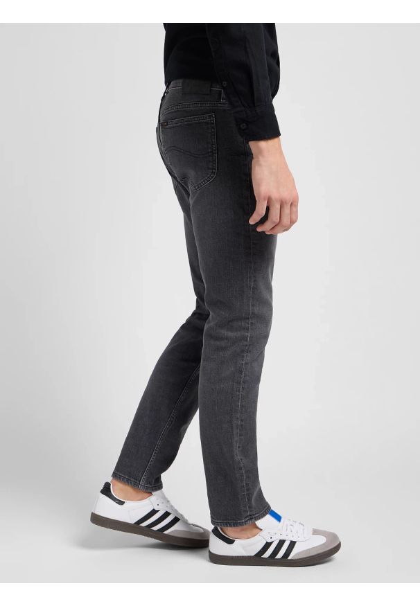 Lee - LEE MĘSKIE SPODNIE JEANSOWE LEE RIDER WORN IN SHADOW 112328478