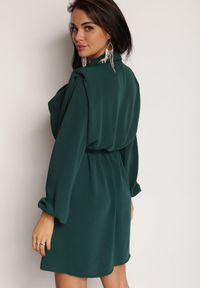 Renee - Ciemnozielona Sukienka Bwynvielle. Kolor: zielony. Typ sukienki: proste. Długość: mini