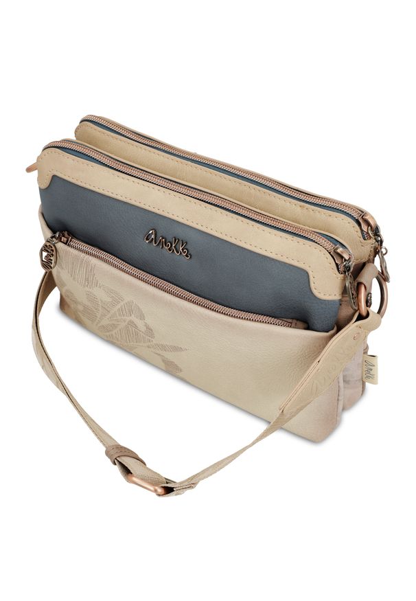 Beżowa Damska Torebka Anekke Z Laleczką. Kolor: beżowy. Wzór: napisy, aplikacja. Materiał: zdobione. Styl: casual. Rodzaj torebki: na ramię