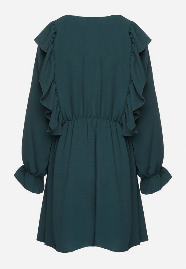 Born2be - Ciemnozielona Rozkloszowana Sukienka o Kopertowym Kroju z Falbankami Celonara. Okazja: na imprezę. Typ kołnierza: kołnierz z falbankami. Kolor: zielony. Typ sukienki: kopertowe. Styl: elegancki
