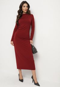 Born2be - Bordowa Sukienka z Marszczeniem o Dopasowanym Kroju Naliraia. Okazja: na co dzień. Kolor: czerwony. Długość rękawa: długi rękaw. Typ sukienki: dopasowane, proste. Styl: casual, rockowy, elegancki #2