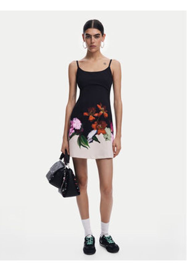 Desigual Sukienka letnia Le Mans 25SWVW16 Czarny Regular Fit. Kolor: czarny. Materiał: syntetyk. Sezon: lato