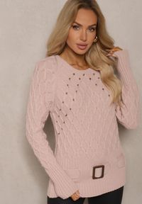 Renee - Jasnoróżowy Sweter z Ozdobnym Paskiem i Splotem Vittella. Typ kołnierza: dekolt w serek. Kolor: różowy. Materiał: jeans. Wzór: ze splotem. Styl: klasyczny, elegancki