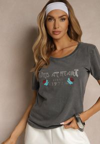 Renee - Ciemnoszary T-shirt z Bawełny Ozdobiony Nadrukiem Savetelle. Okazja: na co dzień. Kolor: szary. Materiał: bawełna. Wzór: aplikacja, nadruk. Sezon: lato, wiosna. Styl: casual
