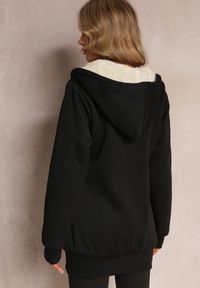 Renee - Czarna Bluza ze Sztucznym Futerkiem i Kapturem oraz Kieszeniami Creactia. Kolor: czarny. Materiał: futro