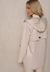 Renee - Jasnobeżowa Kurtka Typu Parka z Troczkami w Talii Kapturem i Kieszeniami Kaivara. Kolor: beżowy. Materiał: tkanina #3