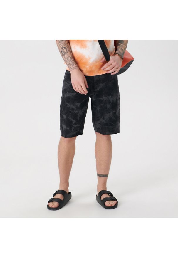 Sinsay - Szorty comfort tie dye - Czarny. Kolor: czarny
