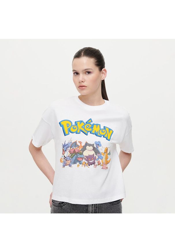 House - Krótka koszulka z nadrukiem Pokémon biała - Biały. Kolor: biały. Długość: krótkie. Wzór: nadruk