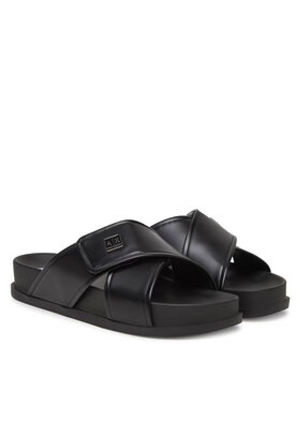 Armani Exchange Klapki XDP063 XV927 00002 Czarny. Kolor: czarny. Materiał: skóra