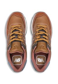 Sneakersy męskie brązowe New Balance ML574OMA. Kolor: brązowy. Materiał: materiał, guma. Szerokość cholewki: normalna. Model: New Balance 574 #3
