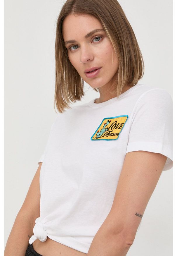 Love Moschino t-shirt bawełniany kolor biały. Okazja: na co dzień. Kolor: biały. Materiał: bawełna. Długość rękawa: krótki rękaw. Długość: krótkie. Styl: casual