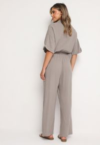 Born2be - Ciemnobeżowy Bawełniany Kombinezon z Koszulową Górą i Prostymi Spodniami Namsore. Kolor: beżowy. Materiał: bawełna. Styl: klasyczny, elegancki