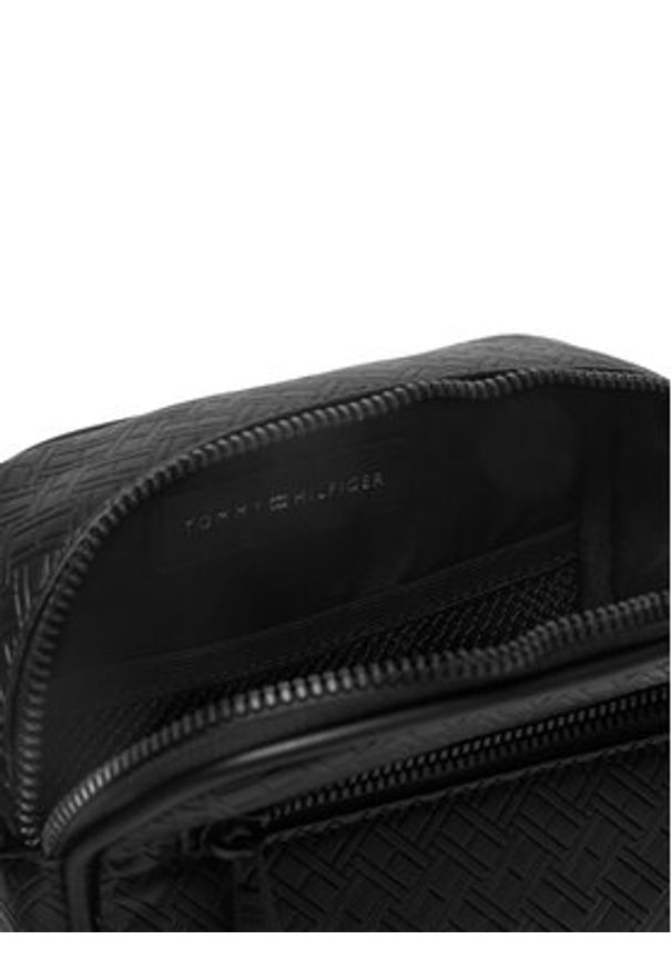 TOMMY HILFIGER - Tommy Hilfiger Saszetka Th Embossed Flag Mini Reporter AM0AM14193 Czarny. Kolor: czarny. Materiał: skóra