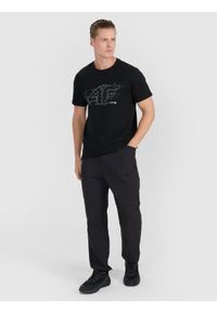 4f - 4F T-shirt regular z nadrukiem męski - czarny XXL. Okazja: na co dzień. Kolor: czarny. Materiał: jersey, materiał, bawełna. Długość rękawa: krótki rękaw. Długość: krótkie. Wzór: nadruk. Styl: sportowy, klasyczny, casual