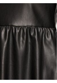NAF NAF Sukienka z imitacji skóry Ayaka THNR58A Czarny Regular Fit. Kolor: czarny. Materiał: skóra #4