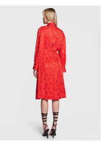 Closet London Sukienka codzienna D8228 Czerwony Regular Fit. Okazja: na co dzień. Kolor: czerwony. Materiał: wiskoza. Typ sukienki: proste. Styl: casual