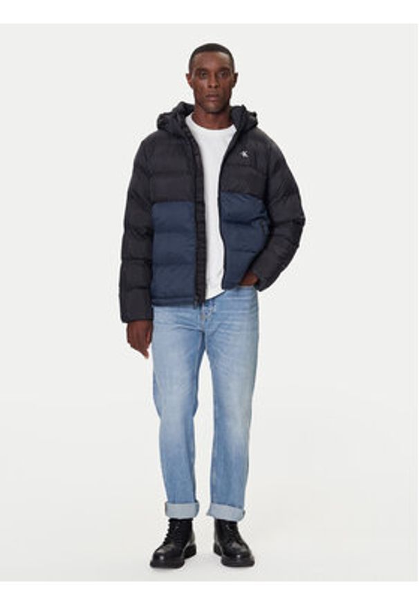 Calvin Klein Jeans Kurtka zimowa LV04RD527G Czarny Regular Fit. Kolor: czarny. Materiał: syntetyk. Sezon: zima