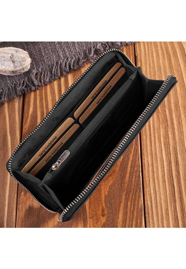 PAOLO PERUZZI - Portfel skórzany vintage Paolo Peruzzi czarny T-116-HBL. Kolor: czarny. Materiał: skóra. Wzór: geometria