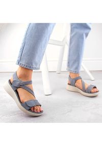 Sandały damskie komfortowe na rzepy z gumkami niebieskie eVento 7056. Zapięcie: rzepy. Kolor: niebieski #8