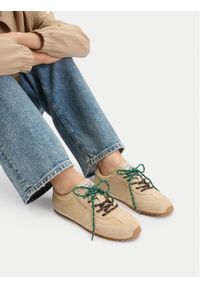 Guess Jeans Sneakersy EO-CS5262 Beżowy. Kolor: beżowy. Materiał: skóra, zamsz #1