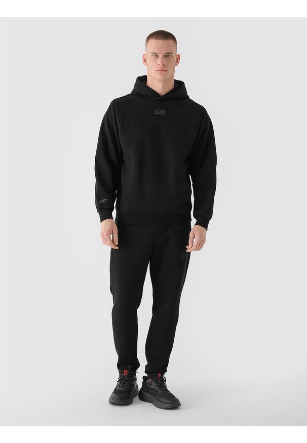 4f - 4F Spodnie dresowe joggery męskie 4F x Robert Lewandowski - czarne XXL. Kolor: czarny. Materiał: dresówka. Wzór: ze splotem, aplikacja, gładki