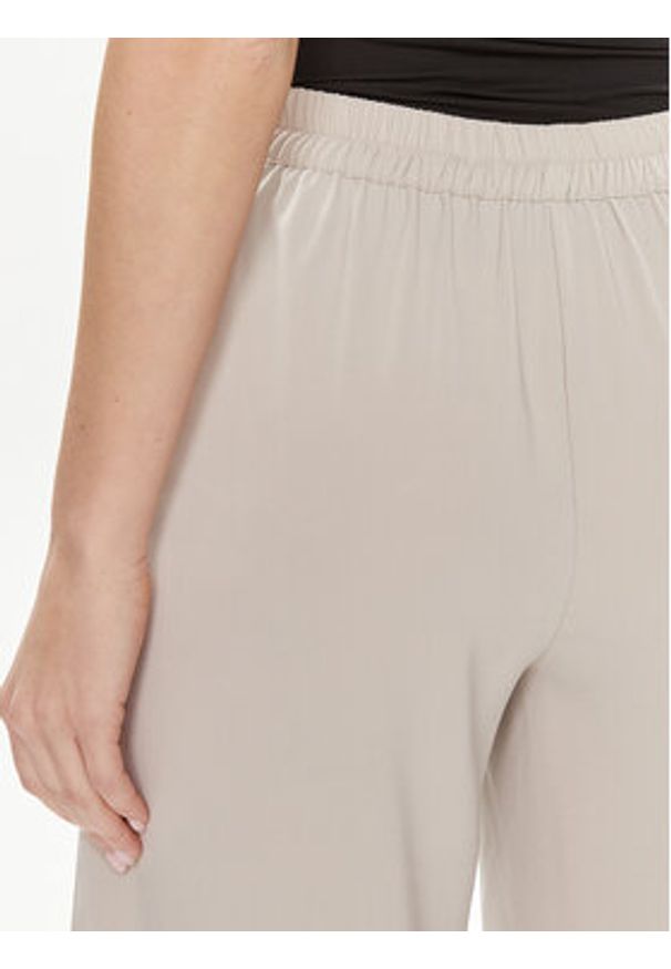 Vero Moda Kuloty Coco 10289453 Écru Loose Fit. Materiał: syntetyk