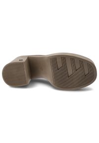 Brązowe Półbuty Karino Eleganckie Obuwie Damskie Na Obcasie. Okazja: na co dzień. Kolor: brązowy. Materiał: welur. Wzór: aplikacja. Obcas: na obcasie. Styl: elegancki. Wysokość obcasa: średni #7