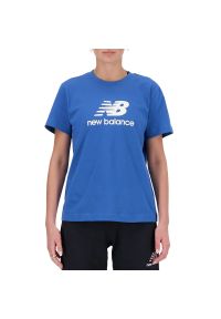 Koszulka New Balance WT41502BEU - niebieska. Kolor: niebieski. Materiał: bawełna. Długość rękawa: krótki rękaw. Długość: krótkie. Wzór: napisy