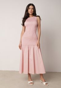 Born2be - Różowa Marszczona Sukienka Bez Rękawów z Obniżoną Linią Talii Natirea. Okazja: na co dzień. Kolor: różowy. Długość rękawa: bez rękawów. Typ sukienki: proste. Styl: casual, elegancki #6