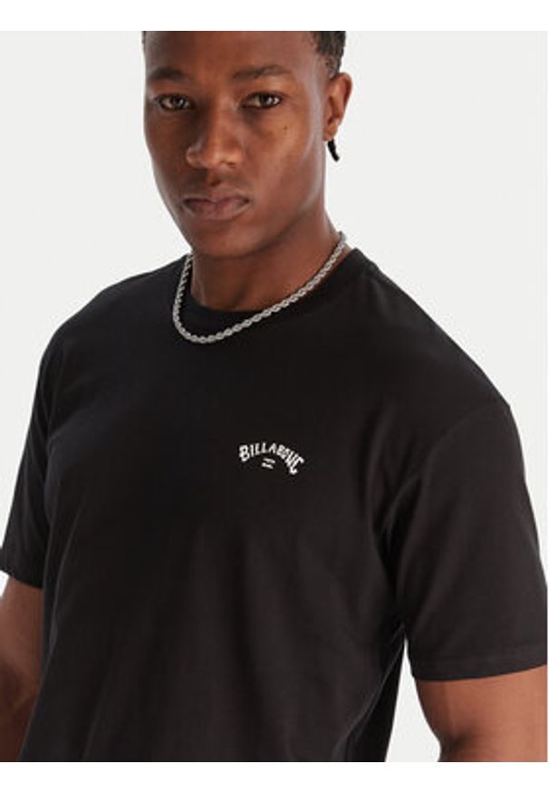 Billabong T-Shirt Arch Wave SS C1SS65BIP2 Czarny Regular Fit. Kolor: czarny. Materiał: bawełna