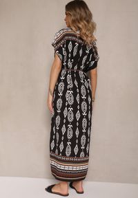 Renee - Czarna Wiskozowa Sukienka o Pudełkowym Kroju w Etniczny Print Miriliana. Okazja: na co dzień. Kolor: czarny. Materiał: wiskoza. Wzór: nadruk. Typ sukienki: proste. Styl: elegancki, casual #5