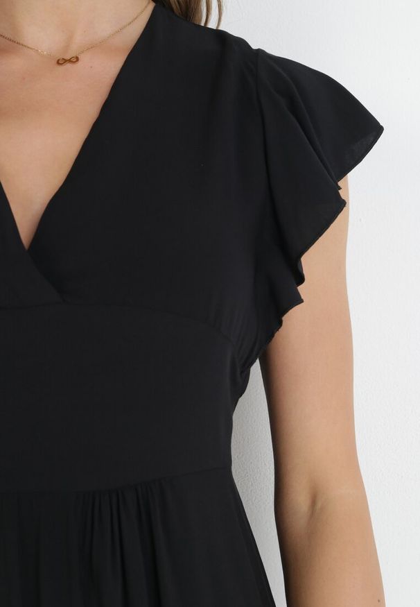 Born2be - Czarna Gładka Sukienka Mini Taliowana z Falbankami Wokół Ramion Zynnas. Typ kołnierza: kołnierz z falbankami. Kolor: czarny. Wzór: gładki. Sezon: lato. Długość: mini