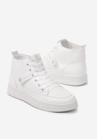 Born2be - Białe Płaskie Sneakersy Sznurowane z Wysoką Cholewką i Ozdobnym Paskiem Aritela. Wysokość cholewki: przed kolano. Zapięcie: pasek. Kolor: biały. Materiał: jeans. Szerokość cholewki: normalna