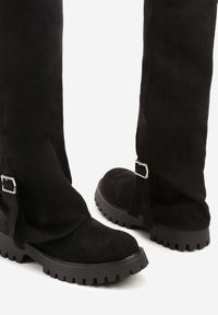 Renee - Czarne Kozaki Ozdobione Klamrą i Wywiniętą Cholewką Laticea. Okazja: na co dzień. Zapięcie: klamry. Kolor: czarny. Materiał: jeans, skóra. Szerokość cholewki: normalna. Wzór: aplikacja. Styl: casual, elegancki #5