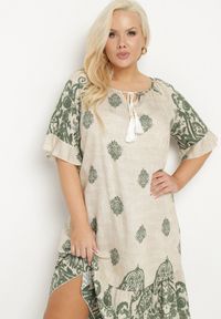 Born2be - Zielona Wiskozowa Sukienka w Stylu Boho z Frędzlami i Falbankami Korilia. Typ kołnierza: kołnierz z falbankami. Kolor: zielony. Materiał: wiskoza. Sezon: lato. Styl: boho #6