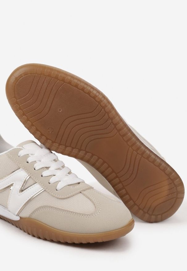 Born2be - Beżowe Sneakersy w Stylu Kultowych Tenisówek Tultia. Okazja: na co dzień. Kolor: beżowy. Materiał: jeans. Wzór: aplikacja. Sezon: lato, wiosna