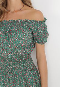 Born2be - Zielona Sukienka Hiszpanka z Bawełny z Gumką w Pasie Viliana. Okazja: na spacer, na co dzień. Typ kołnierza: dekolt hiszpanka. Kolor: zielony. Materiał: bawełna. Długość rękawa: krótki rękaw. Sezon: lato. Styl: casual, elegancki #5