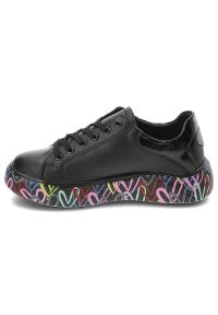 Czarne Sneakersy Filippo Modne Skórzane Buty Damskie. Kolor: czarny. Materiał: skóra. Szerokość cholewki: normalna. Obcas: na obcasie. Wysokość obcasa: średni #3