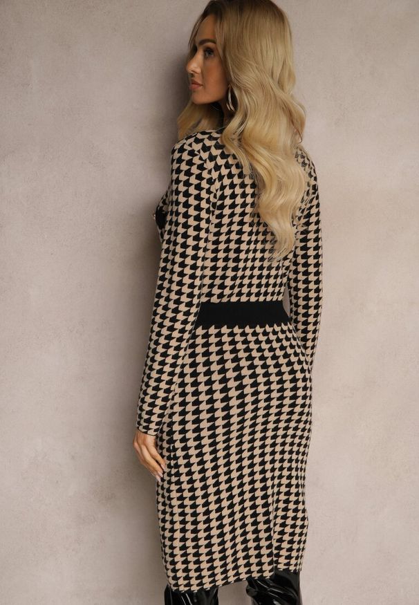 Renee - Czarno-Beżowa Sweterkowa Sukienka z Wiskozą w Pipetkę w Eleganckim Stylu Delassea. Kolor: czarny. Materiał: wiskoza. Długość rękawa: długi rękaw. Sezon: jesień. Styl: elegancki