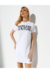 Versace Jeans Couture - VERSACE JEANS COUTURE - Biała sukienka mini z logo. Kolor: biały. Materiał: bawełna. Wzór: kolorowy, kwiaty. Długość: mini