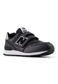 Buty New Balance sneakersy zapinane na rzep PV574FM czarne. Okazja: na uczelnię, na co dzień. Zapięcie: rzepy. Kolor: czarny. Materiał: guma. Szerokość cholewki: normalna. Model: New Balance 574. Sport: turystyka piesza #2