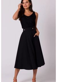 BeWear - Rozkloszowana spódnica z wysokim stanem i kieszeniami czarna. Stan: podwyższony. Kolor: czarny. Styl: elegancki #1