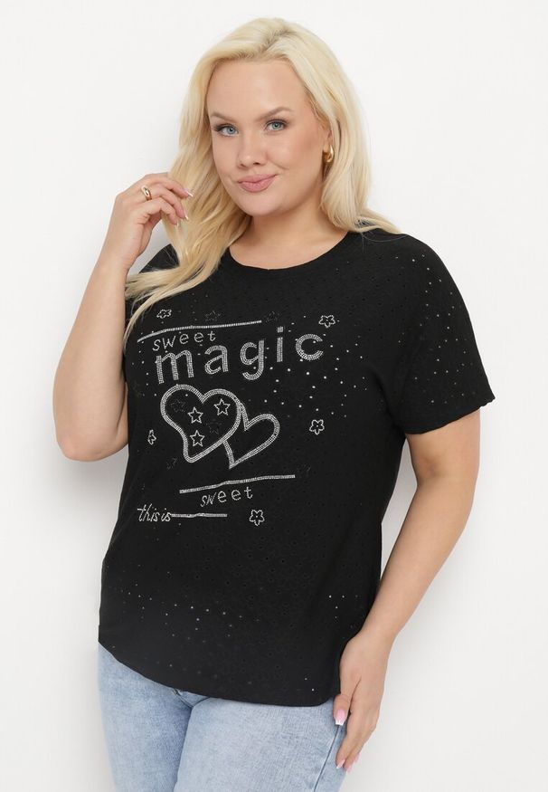 Born2be - Czarny T-shirt Ażurowy z Ozdobnymi Cyrkoniami Cevola. Okazja: na co dzień. Kolor: czarny. Wzór: ażurowy. Styl: casual
