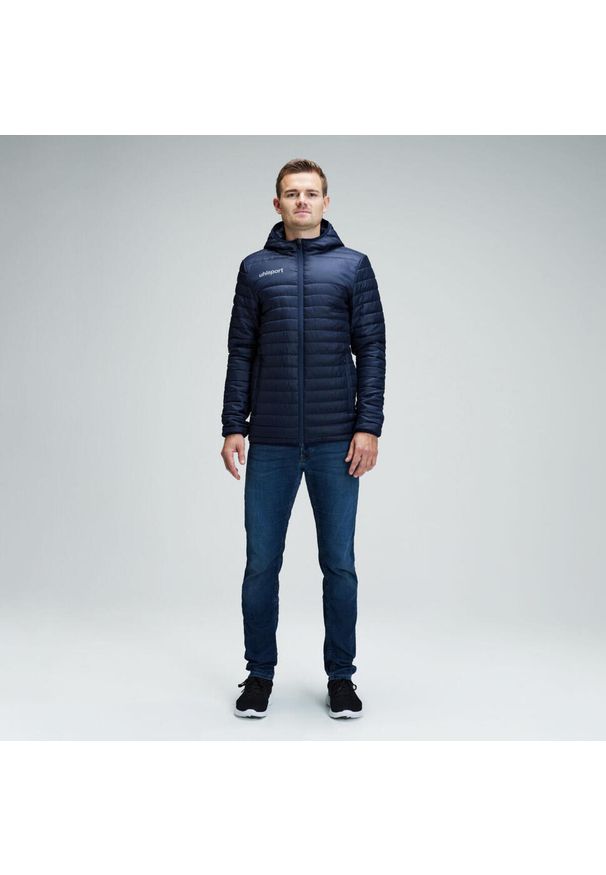 UHLSPORT - Kurtka puchowa Uhlsport Essential Ultra Lite. Typ kołnierza: kaptur. Kolor: niebieski. Materiał: puch. Sport: piłka nożna