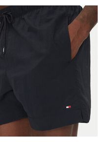TOMMY HILFIGER - Tommy Hilfiger Szorty kąpielowe Essential UM0UM02793 Granatowy Regular Fit. Kolor: niebieski. Materiał: syntetyk